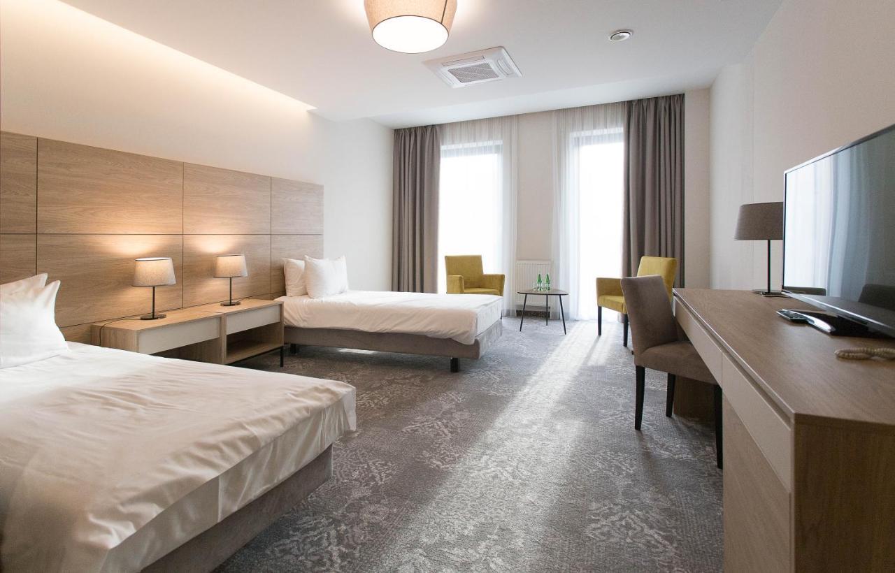 ホテル Polanka Conference Center クロスノ エクステリア 写真