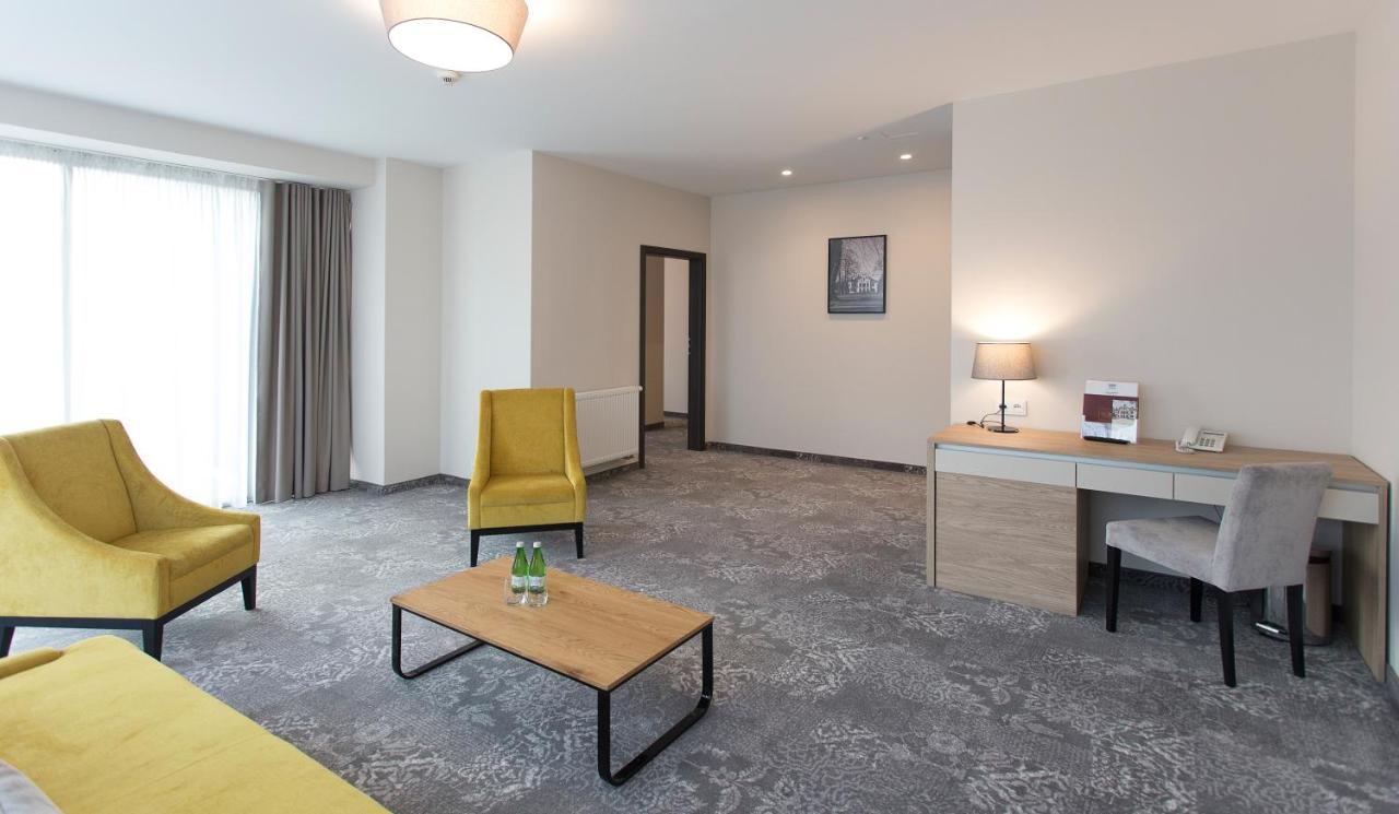 ホテル Polanka Conference Center クロスノ エクステリア 写真
