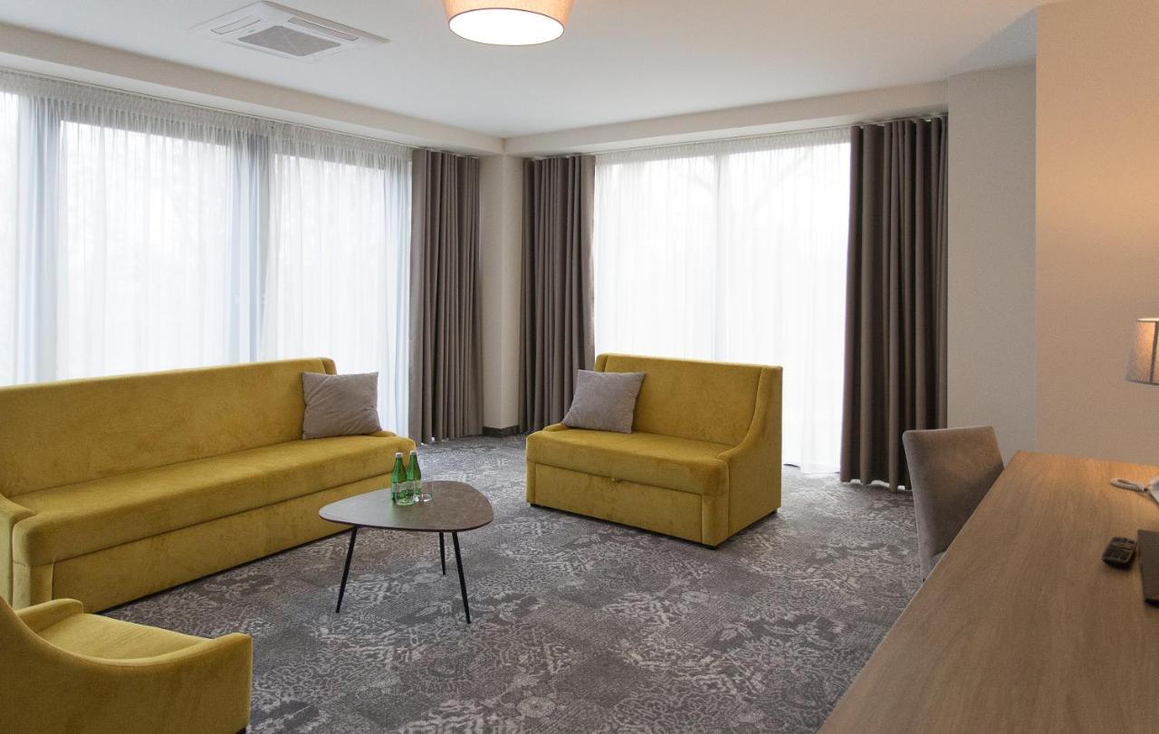 ホテル Polanka Conference Center クロスノ エクステリア 写真