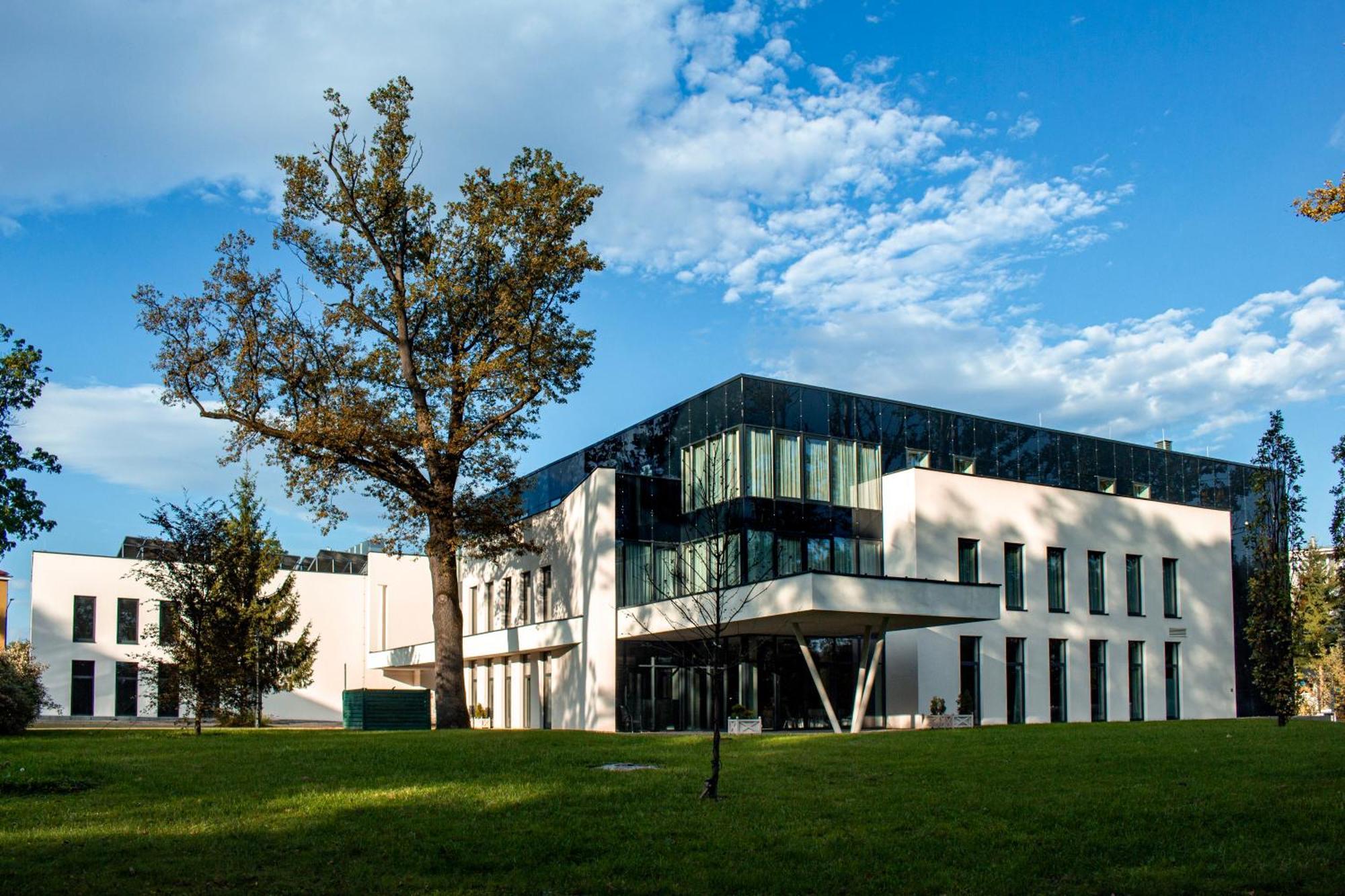 ホテル Polanka Conference Center クロスノ エクステリア 写真