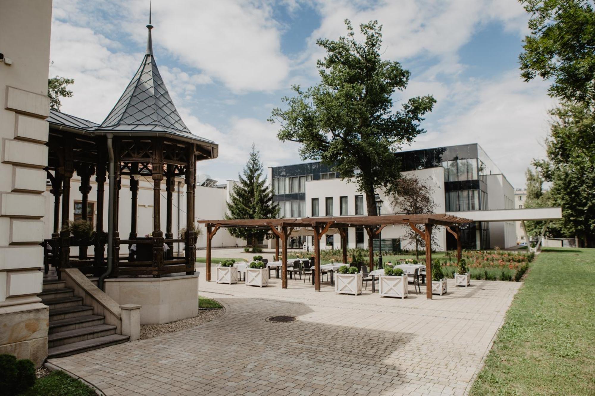 ホテル Polanka Conference Center クロスノ エクステリア 写真