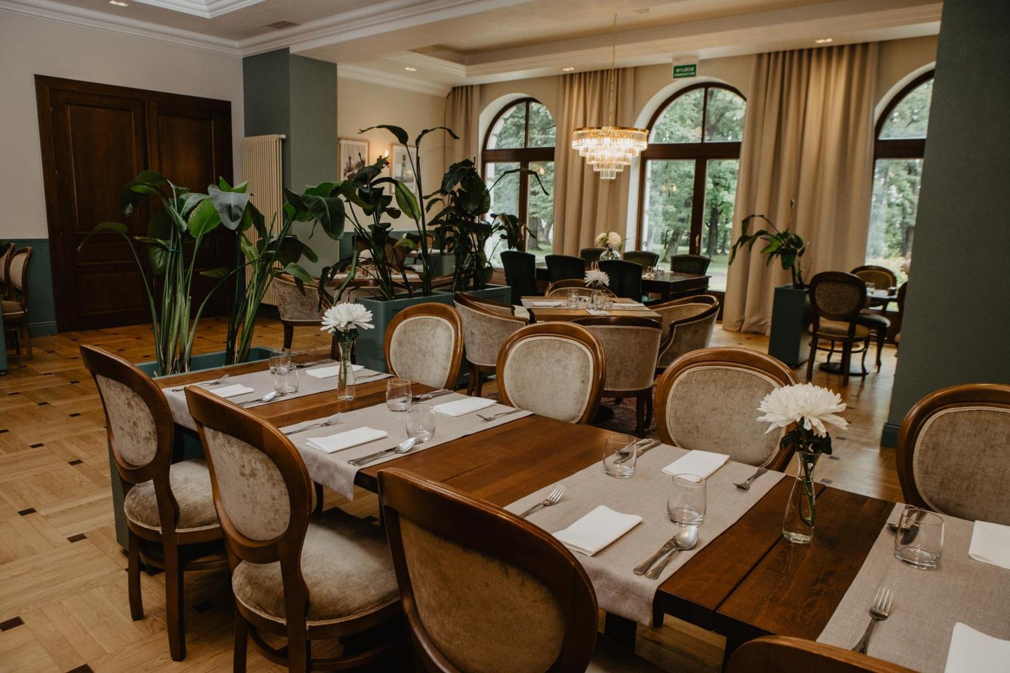 ホテル Polanka Conference Center クロスノ エクステリア 写真